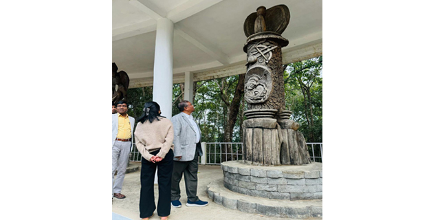 Faggan Singh Kulaste admiring the ‘Pillar of Love’, a wooden sculpture at Süngkotenem Park depicting the legendary love saga of Jina and Etiben Mopungchuket village on 15 February.