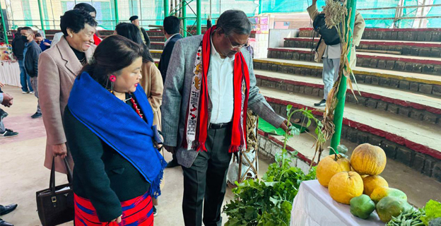 The minister also interacted with women SHGs and visited their exhibition stalls at Ungma village.