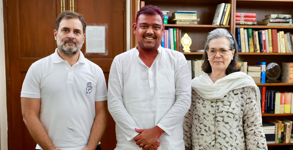 Congress Parliamentary Party chairperson Sonia Gandhi along with party leader Rahul Gandhi meet Sangli Independent candidate Vishal Prakashbapu Patil, on June 06, 2024