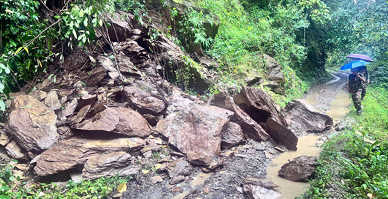 Critical road to border villages of Kiphire blocked by landslides, 
Assam Rifles deployed to clear debris