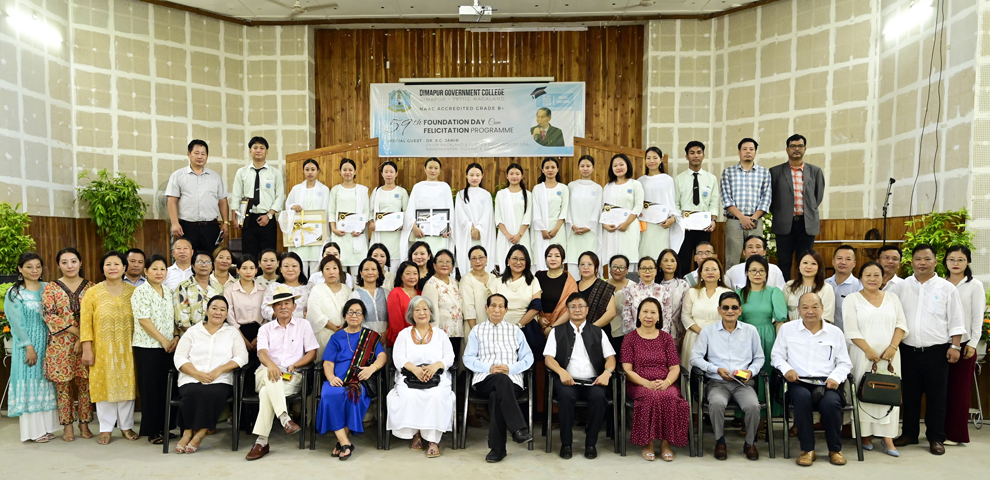 Dr. SC Jamir with Principal, Vice Principal, faculty, award recipients, & invitees (1)