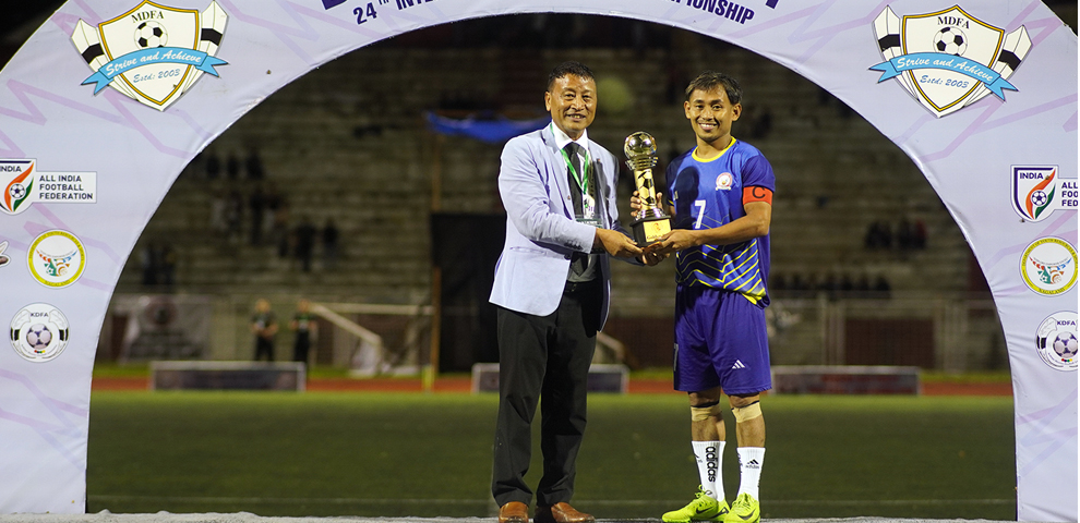 Niuland captain Kakhevi Assumi receives the Player of the Tournament award from NFA president K. Neibou Sekhose at the Dr T Ao Trophy 2025.