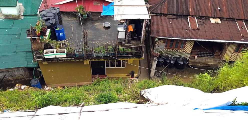 Landslide blocks road, threatens house at Penli Ward, Mokokchung