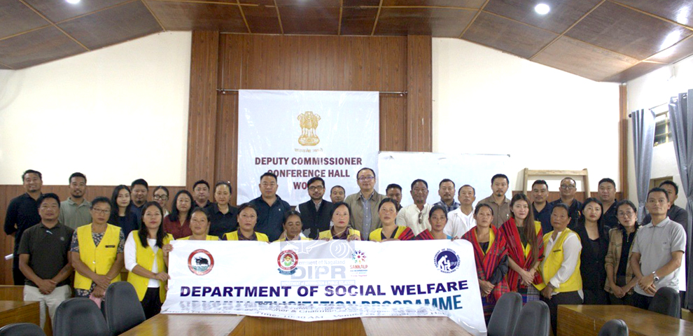 Deputy Commissioner Wokha, Vineet Kumar IAS along with officials from Social Welfare Department and anganwadi workers during the felicitation programme on PMMVY held at DC's Conference Hall, Wokha on 11th September 2025. (DPRO Wokha)