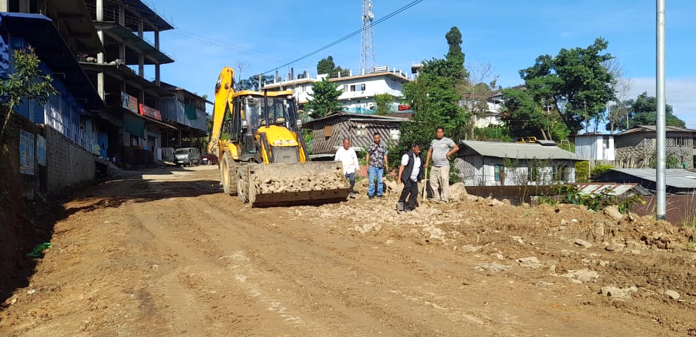 Chuchuyimpang Village Council undertakes repair work on Fazl Ali College road