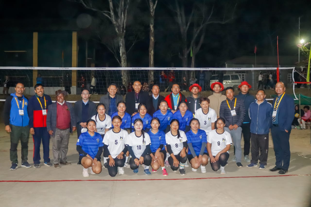 Tepunol Yore along with the organisers of the 3rd Nagaland Inter-Open Volleyball Tournament and winners of the women’s category on January 14 at Kezo Town