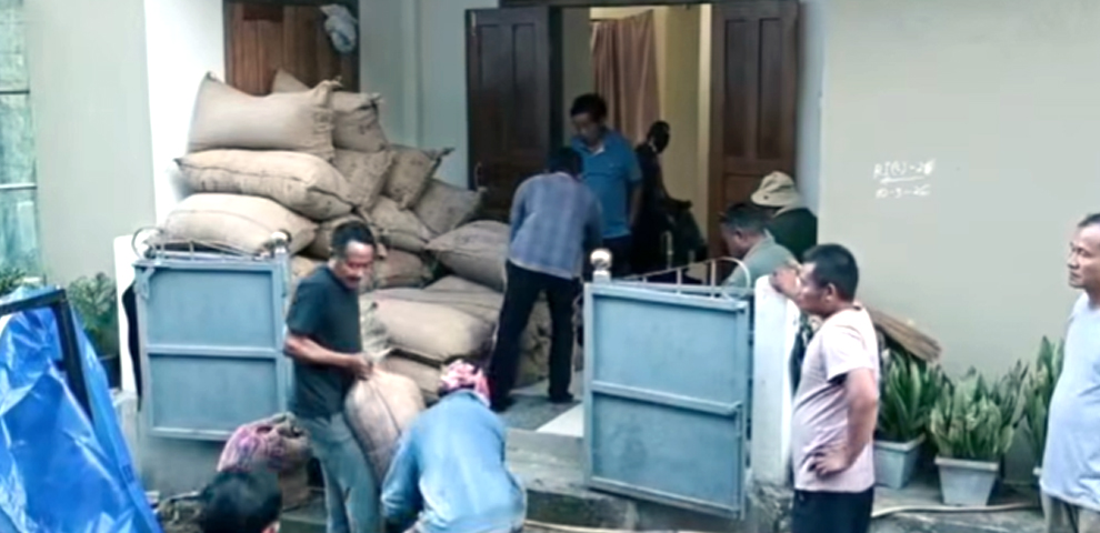 Khar coffee sellers