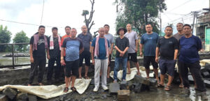 More than 10 vehicles plunged through  this spot. Then Kabur Telok stepped in.