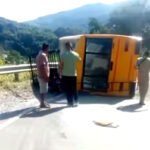 Study tour bus overturns near Chare, one dead