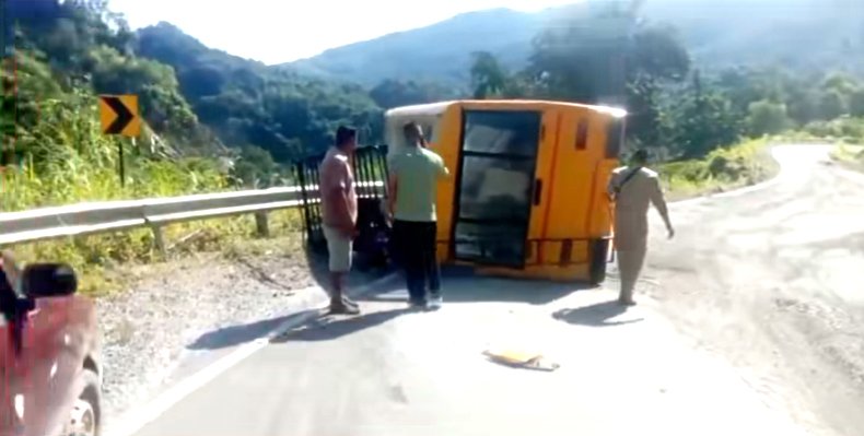 Study tour bus overturns near Chare, one dead