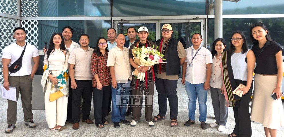 Award-winning director Theja Rio receives warm reception at Delhi airport